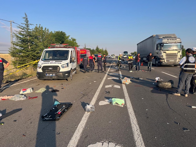 Hasretle çıktıkları yol felaketle sonuçlandı: 3 ölü, 1 yaralı