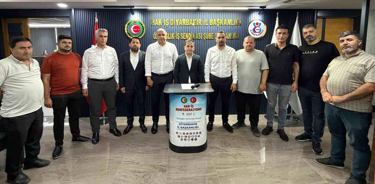 HAK-İŞ\'ten 15 Temmuz mesajı: Demokrasi zaferi