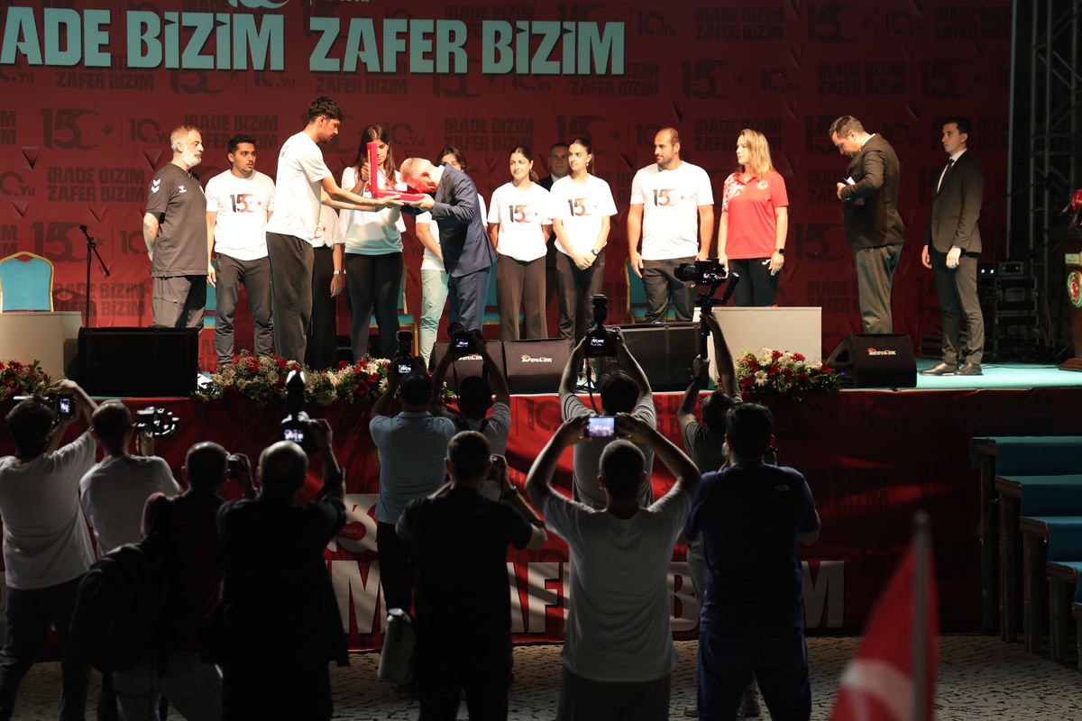 İzmir\'de 15 Temmuz\'un 10. Yılında Coşkulu Anma