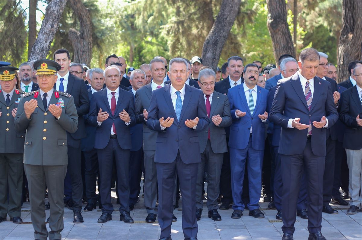 5 ilde 15 Temmuz şehitlik anmaları