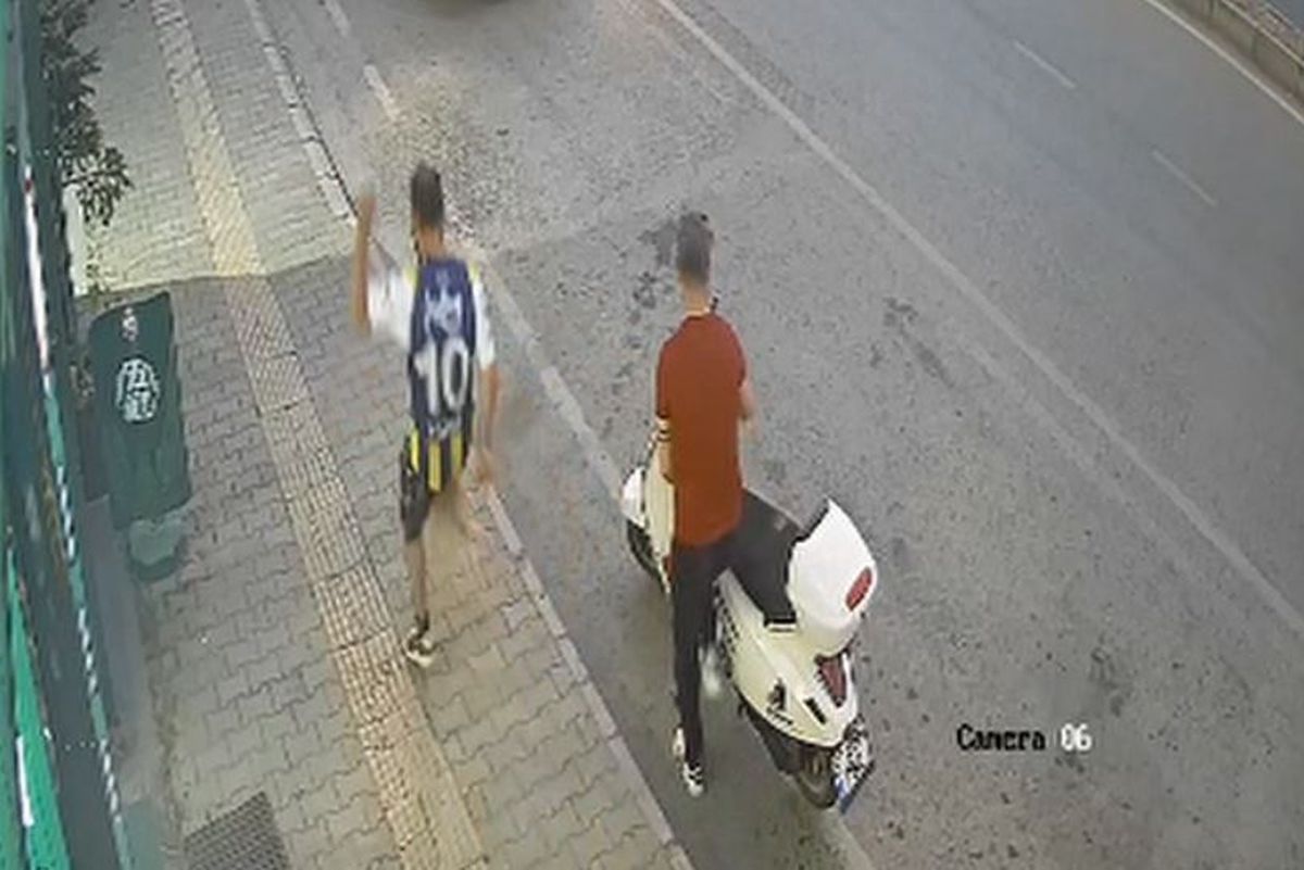 Samsun\'da Kediyi Tekmeleyen Kişi Güvenlik Kamerasında