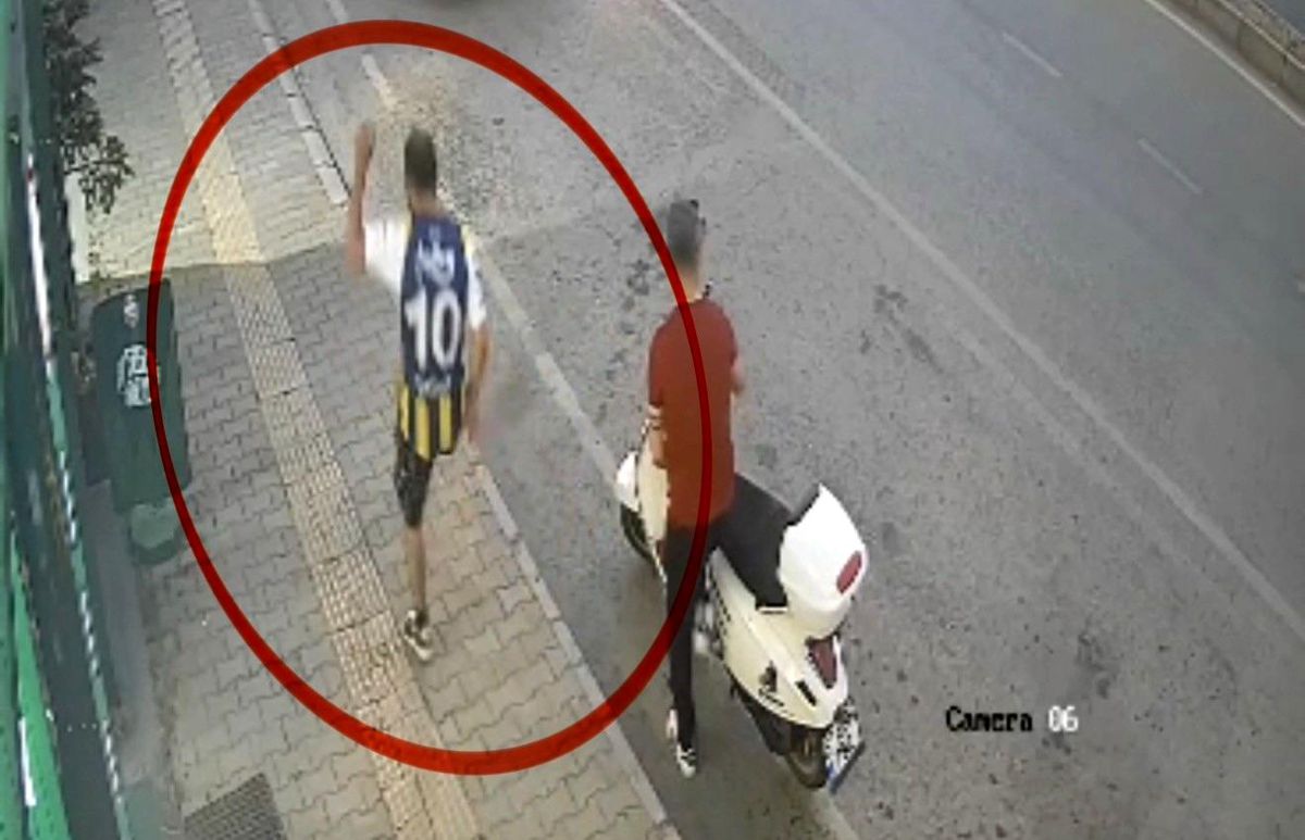 Samsun\'da Kediyi Tekmeleyen Şahıs Tepki Çekti