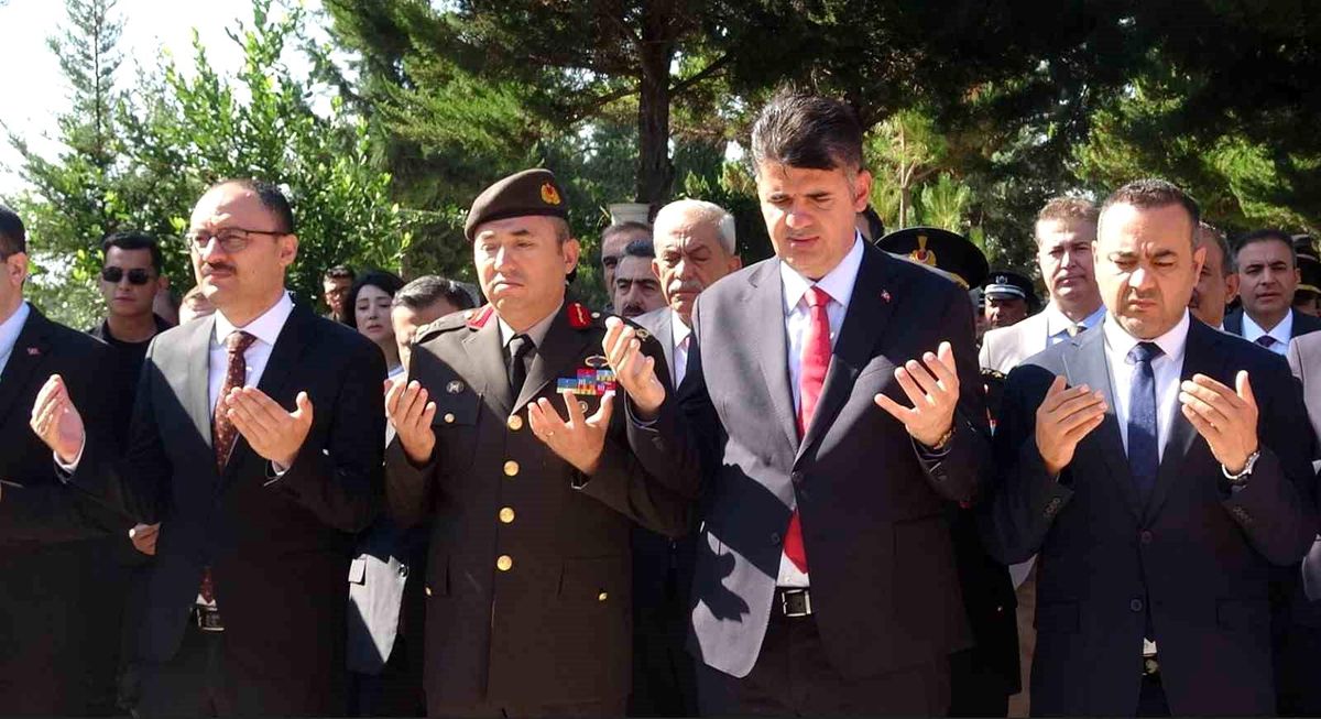 Kilis\'te 15 Temmuz Şehitliği\'nde Anma Töreni