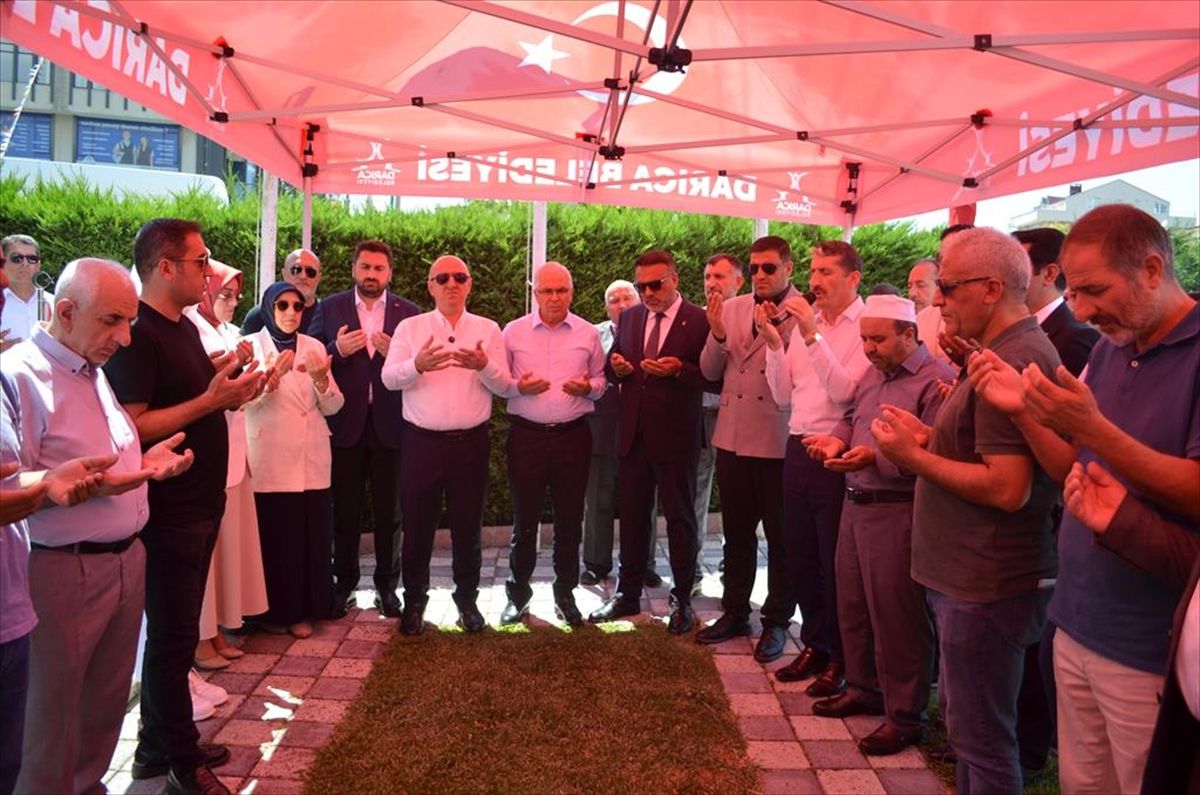 FETÖ darbe girişiminde şehit Edip Zengin kabri başında anıldı