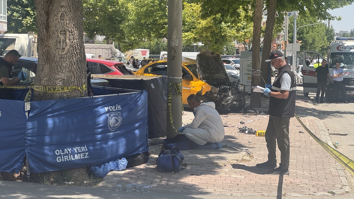 Taksinin Çarpmasıyla Anne ve Kızı Hayatını Kaybetti