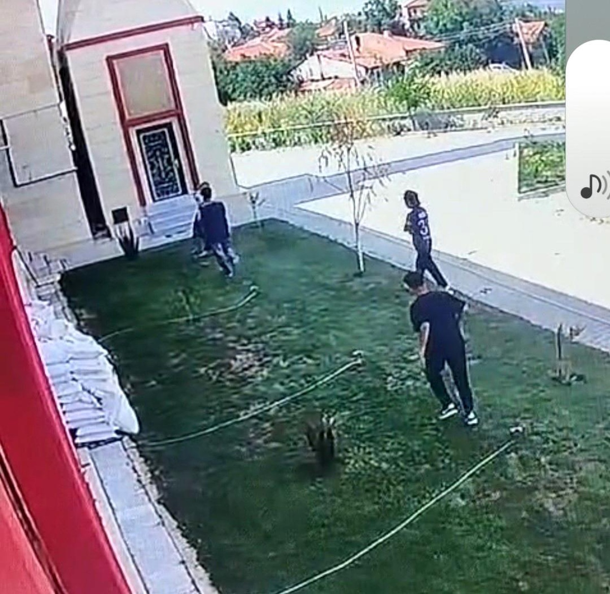 Cami Bahçesinde Vandallık Olayı