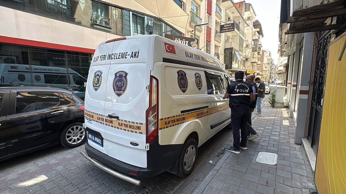Muhtar Efeler\'de Tuvalette Ölü Bulundu