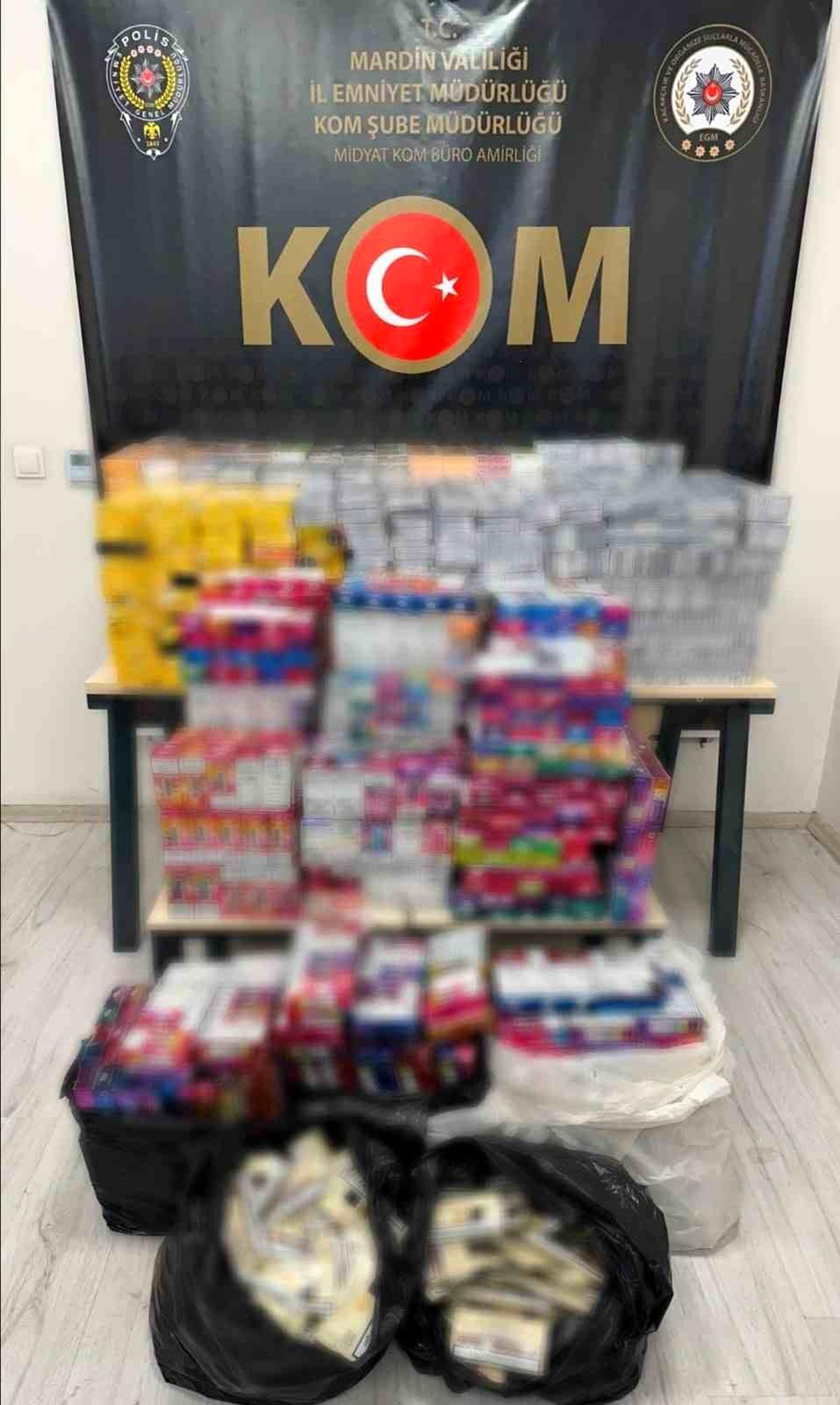 Mardin\'de Kaçak Sigara ve Nargile Operasyonu