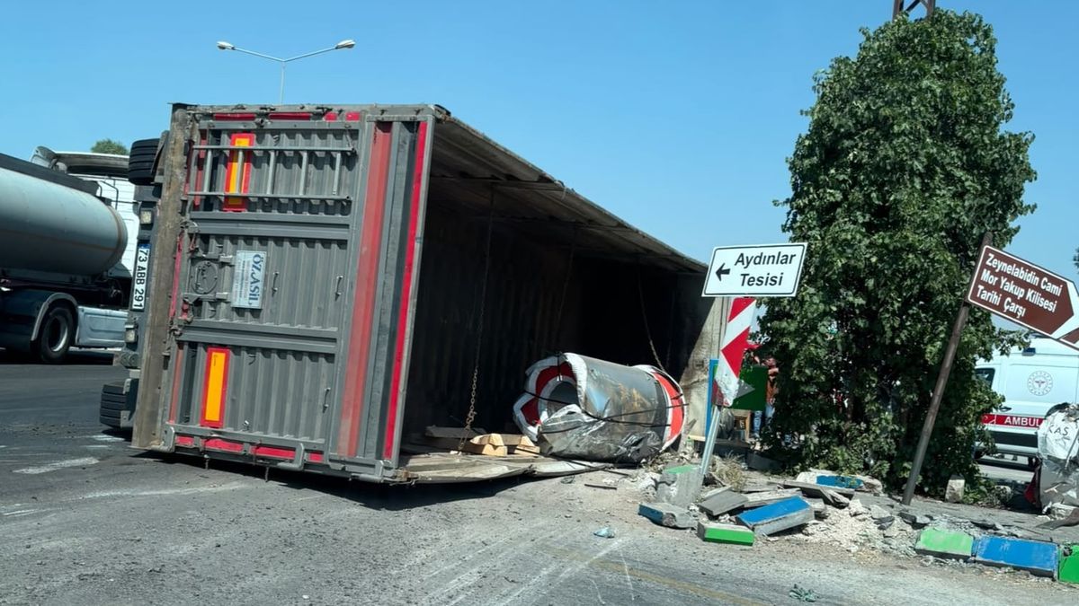 Nusaybin\'de TIR Devrildi