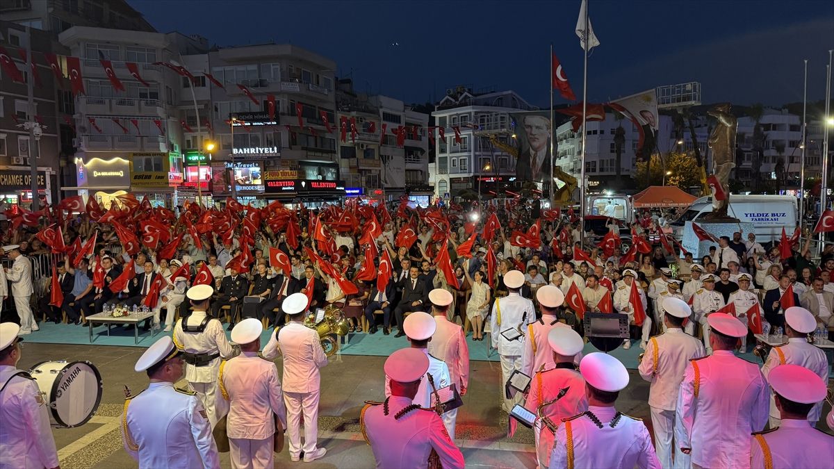 Marmaris\'te FETÖ darbe girişimi anması: Kortej ve yürüyüş
