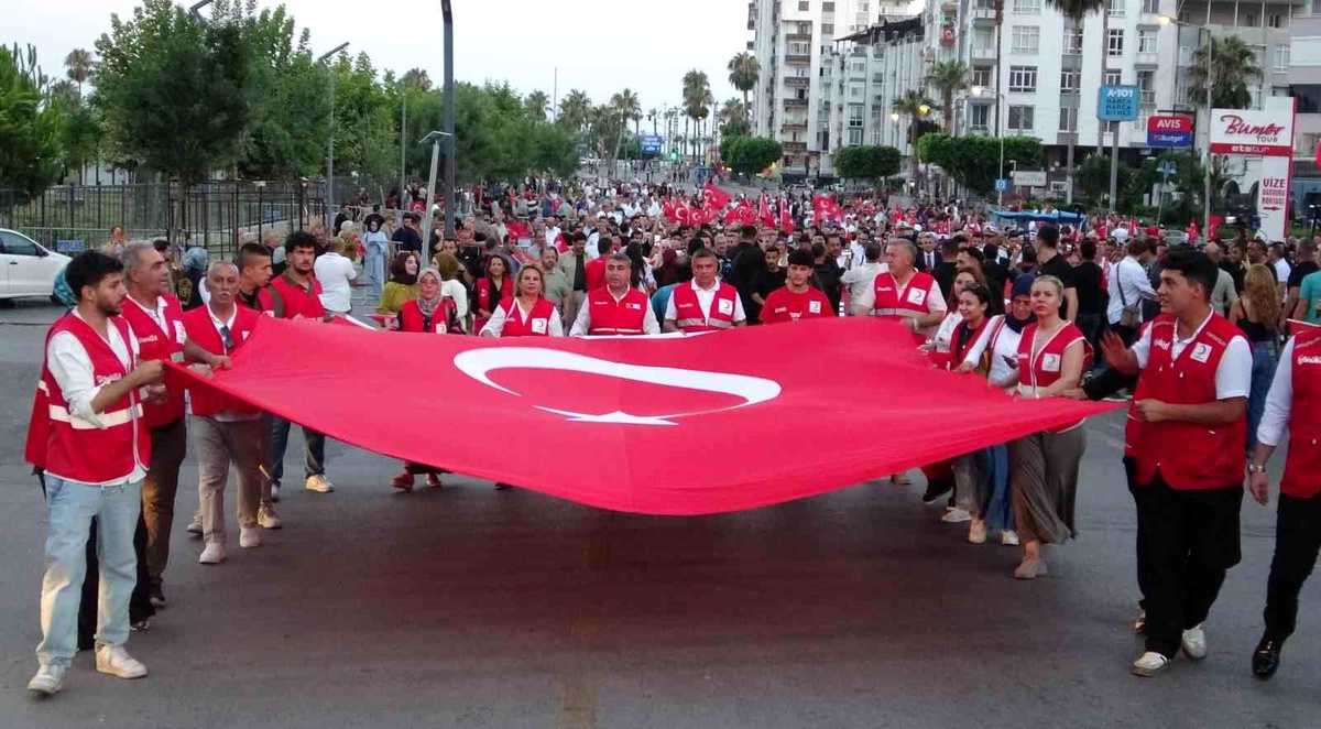 Mersin\'de 15 Temmuz Demokrasi Nöbeti ve Anma Yürüyüşü