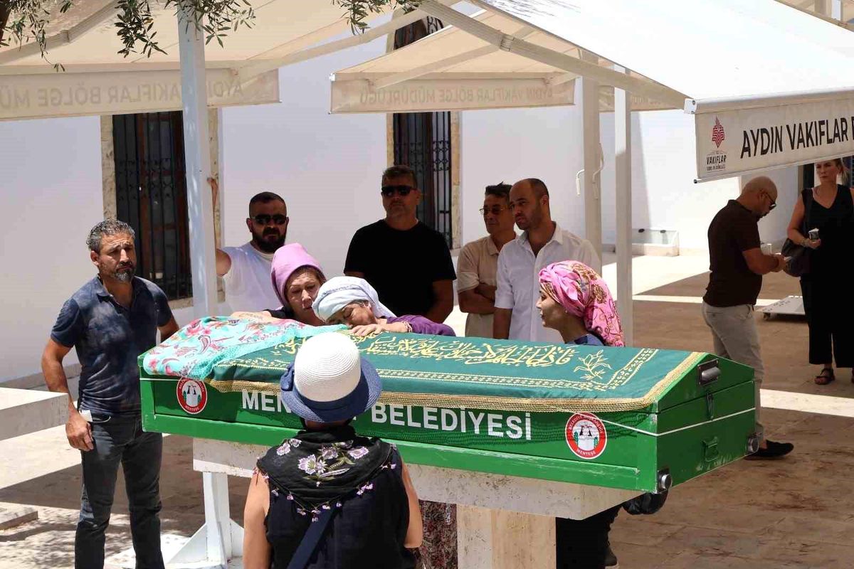 Muğla\'da hayatını kaybeden kadının tabutunu kadınlar taşıdı