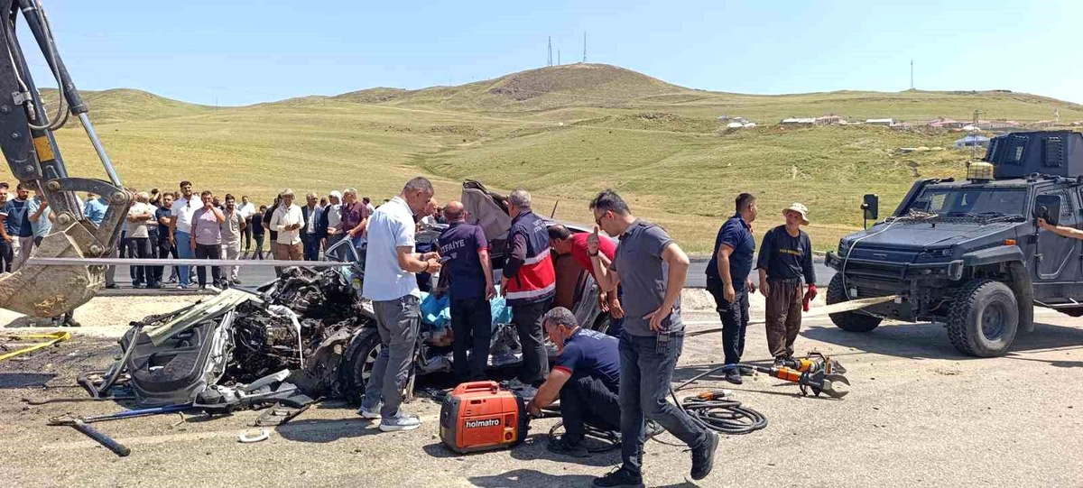 Muş\'ta Trafik Kazası: 2 Ölü