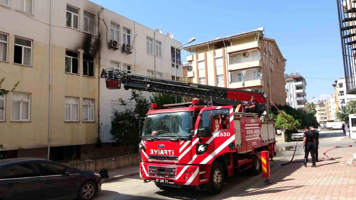 Personel lojmanı olarak kullanılan daire yandı: 1 kişi dumandan etkilendi