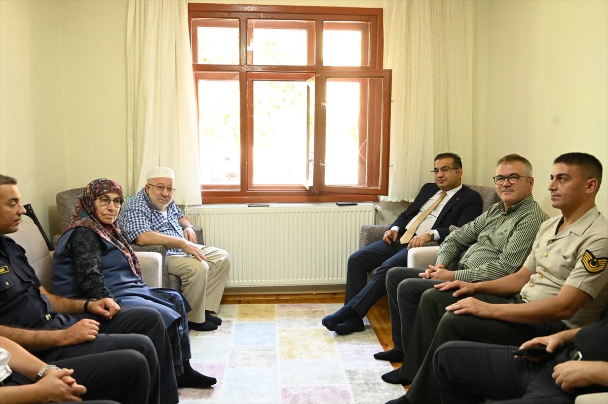 Şehit Muhsin Kiremitçi\'nin ailesine ziyaret