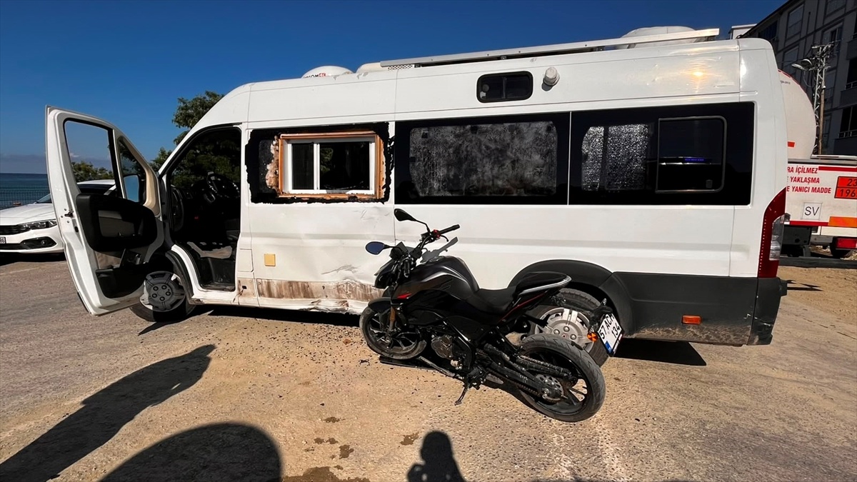 Türkeli\'de Motosiklet-Karavan Kazası
