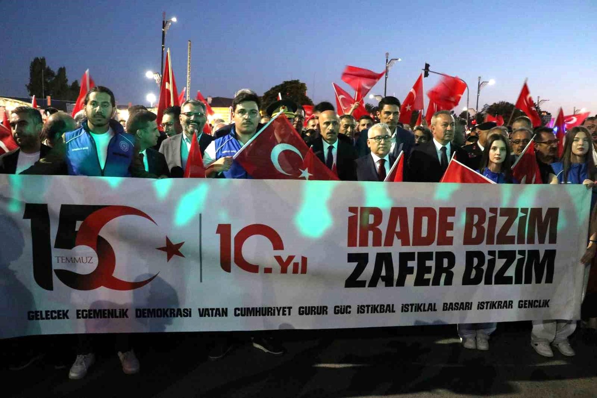 Sivas\'ta 15 Temmuz Şehitleri İçin Yürüyüş