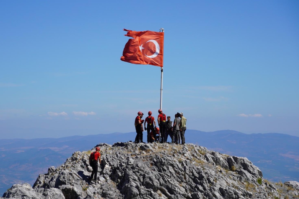 Dağın zirvesinde 15 Temmuz anması: Tarihe altın harflerle yazılan destan