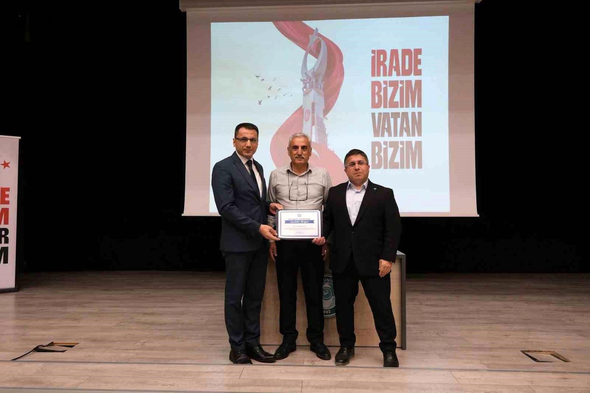 15 Temmuz\'un tarihi önemi konferansta anlatıldı