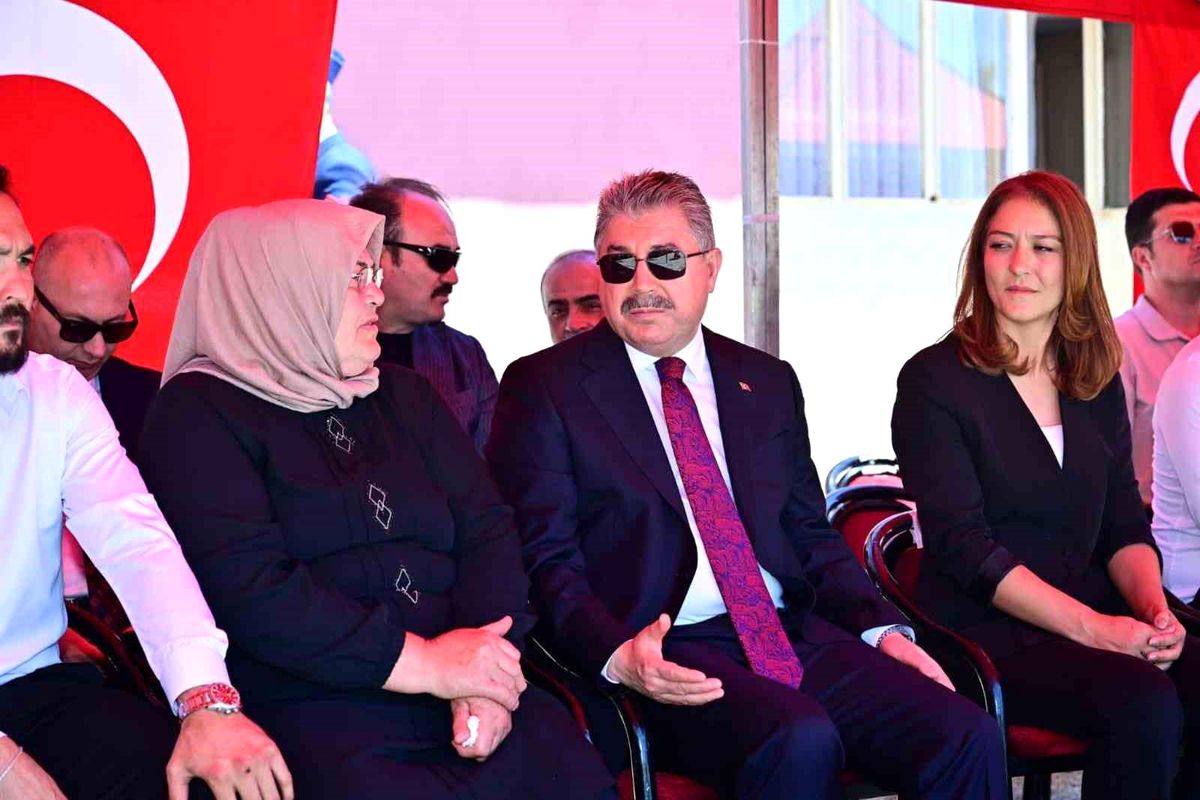 Vali Yılmaz, Şehit Polis Ailesini Ziyaret Etti