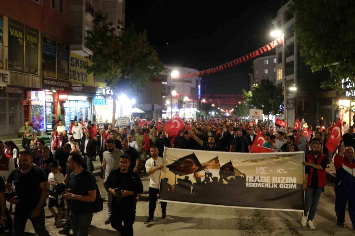 Van\'da 15 Temmuz Demokrasi ve Milli Birlik Günü etkinlikleri coşkuyla kutlandı