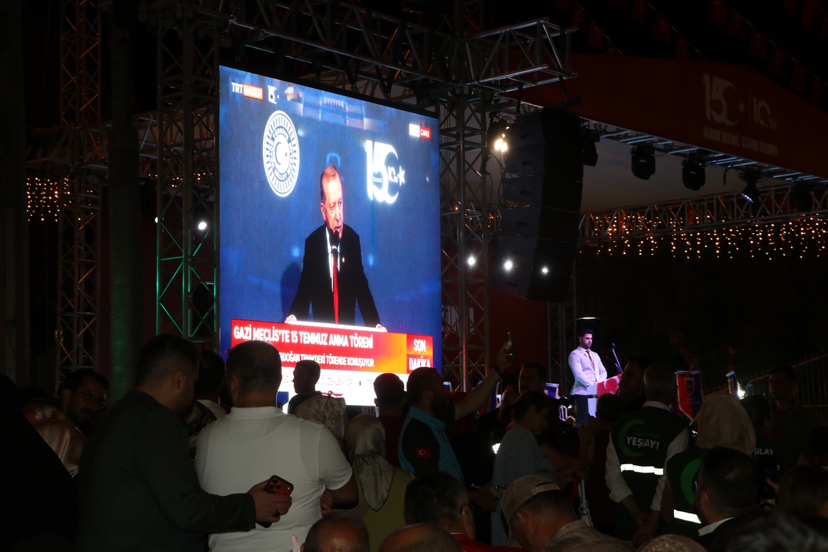 Van\'da 15 Temmuz Demokrasi Yürüyüşü