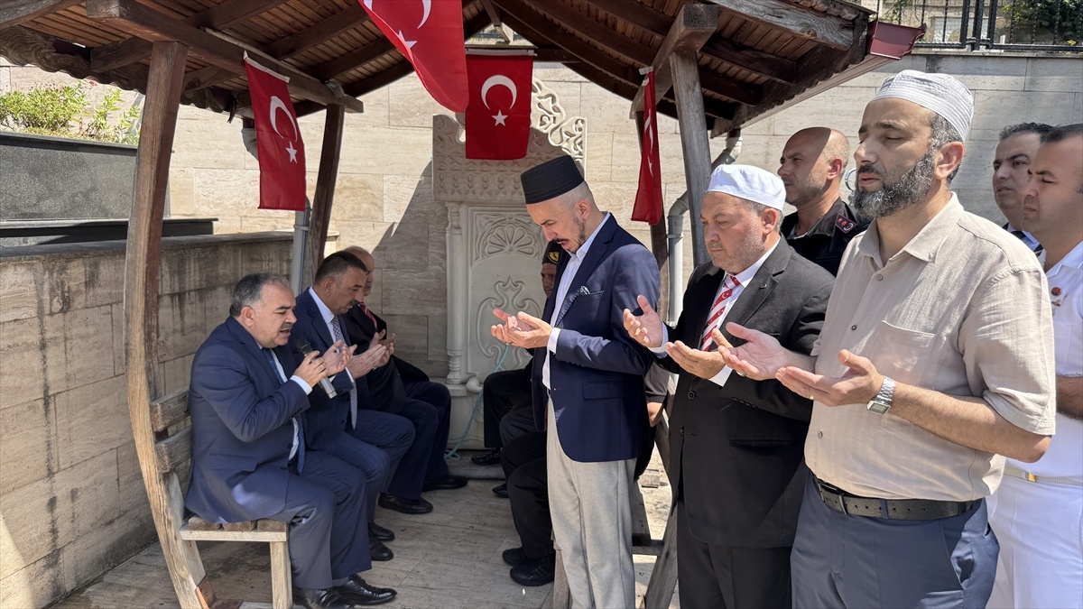 15 Temmuz Anma Etkinlikleri: Üç İlde Şehitlik Ziyareti