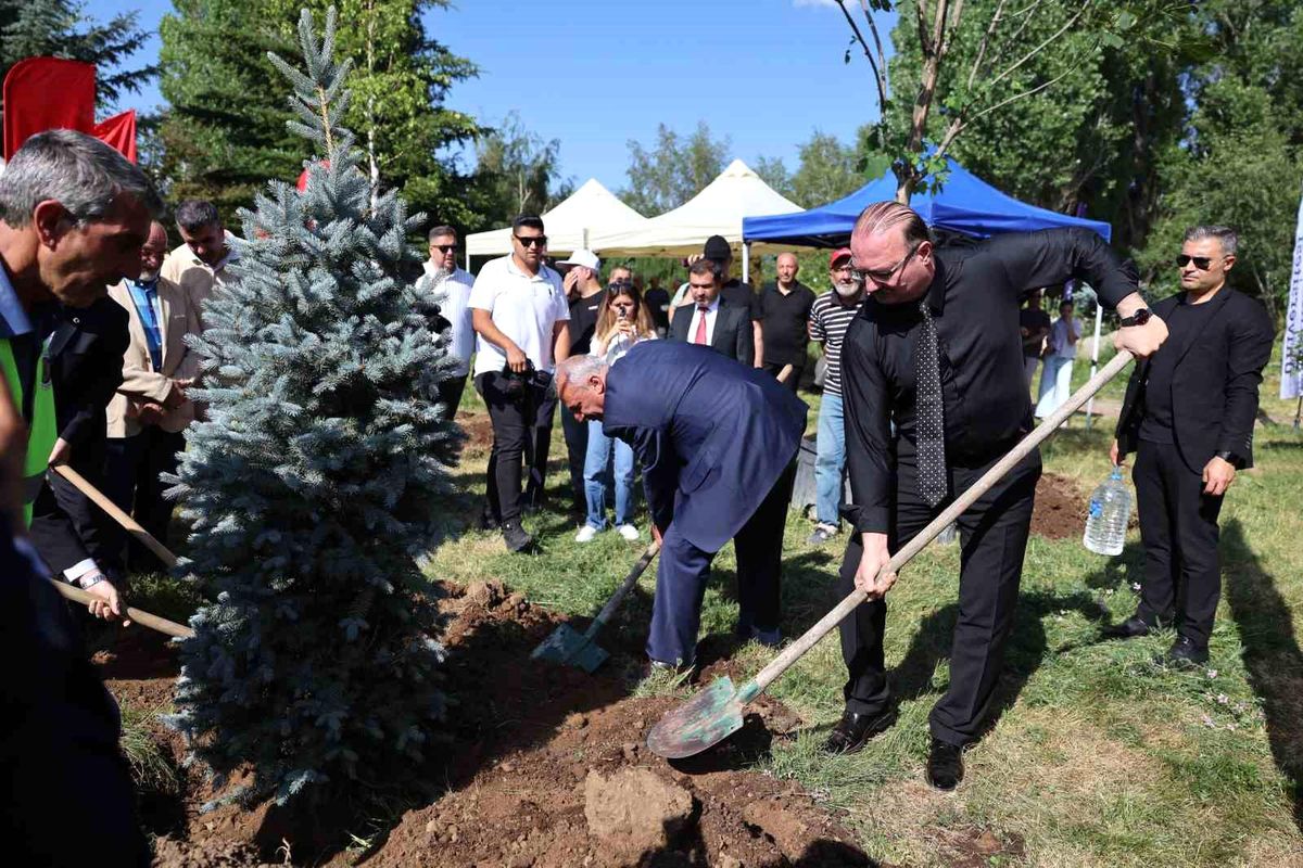 Direnişten Dirilişe: 15 Temmuz\'un 10. yılında fidanlar toprakla buluştu