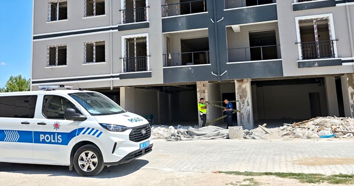 Aksaray\'da İnşaat İşçisi Merdivenden Düştü