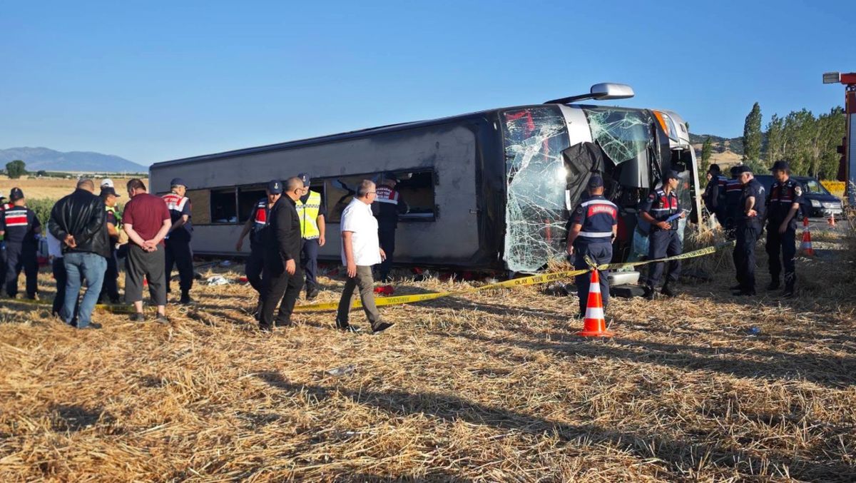 Merzifon\'da Otobüs Devrildi: 46 Yaralı