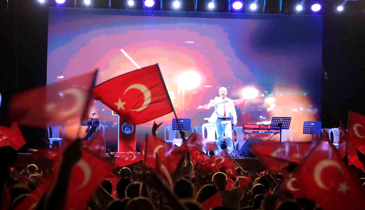 FETÖ\'nün darbe girişiminin 10. yıl dönümü Antalya\'da anıldı