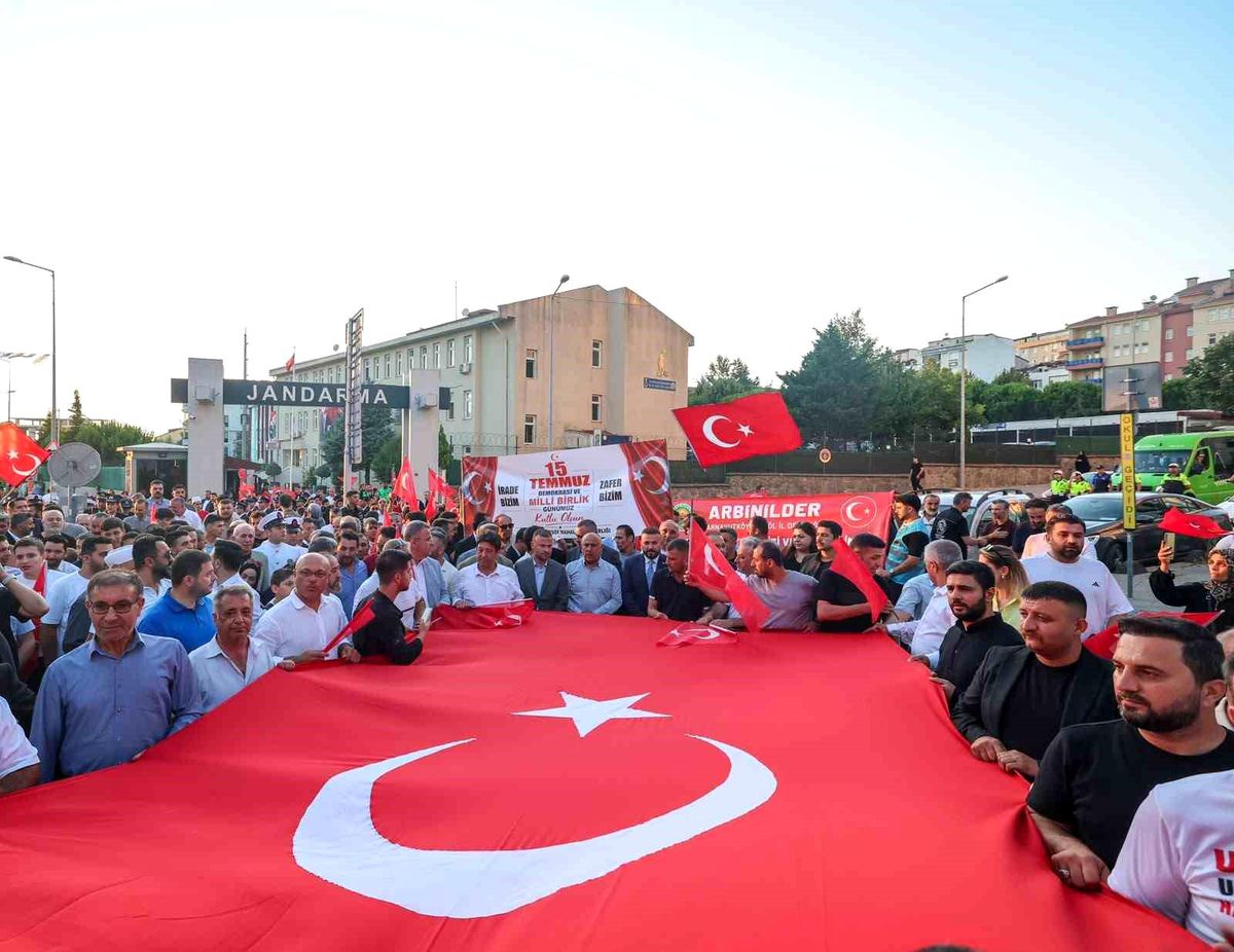 Arnavutköy\'de 15 Temmuz\'un 10. yılı coşkuyla anıldı