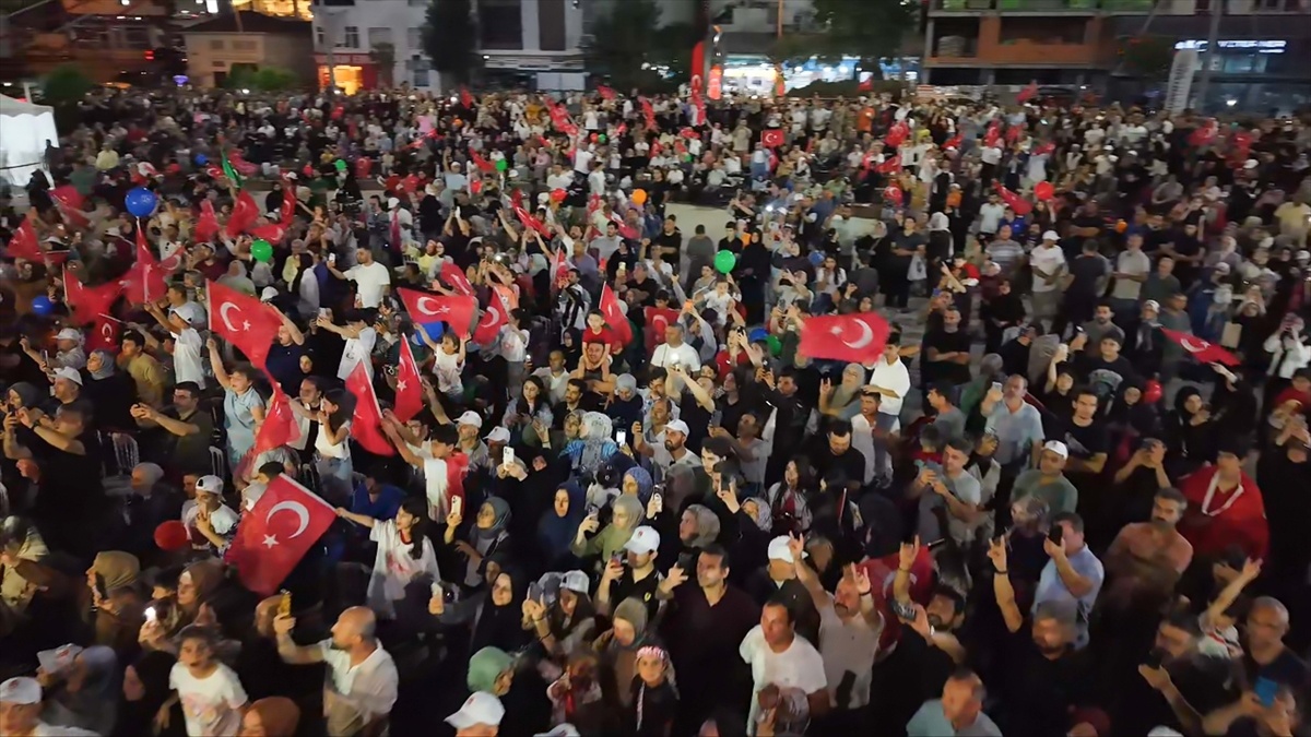 Arnavutköy\'de 15 Temmuz\'un 10. yılı anıldı