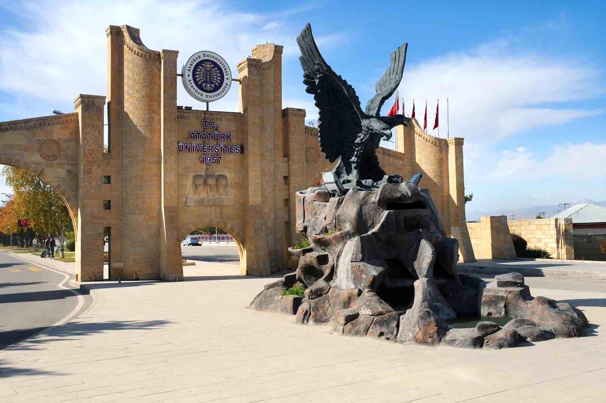 Atatürk Üniversitesi Türkiye Birincisi