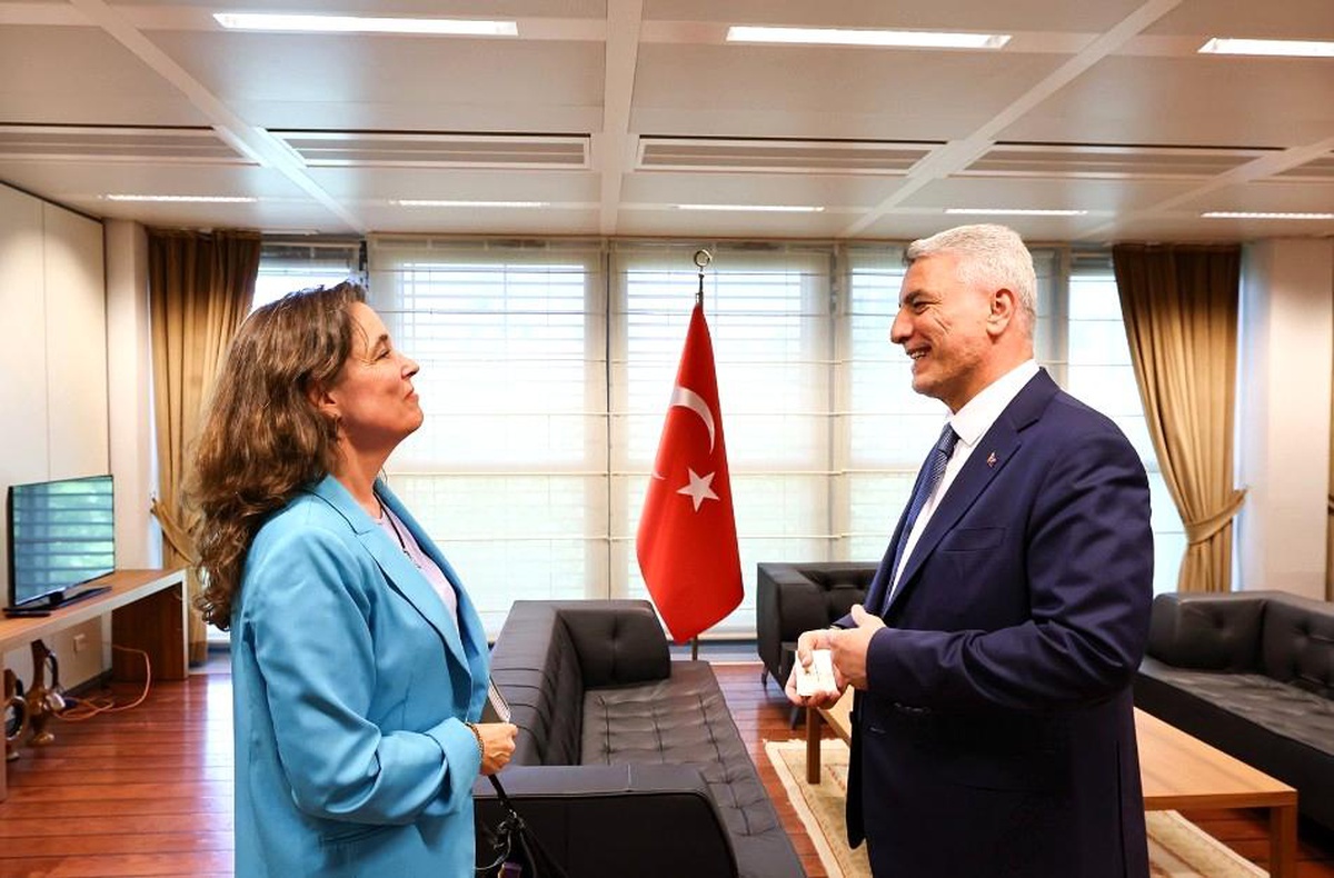 Bakan Bolat Brüksel\'de Otomotiv Görüşmeleri Yaptı