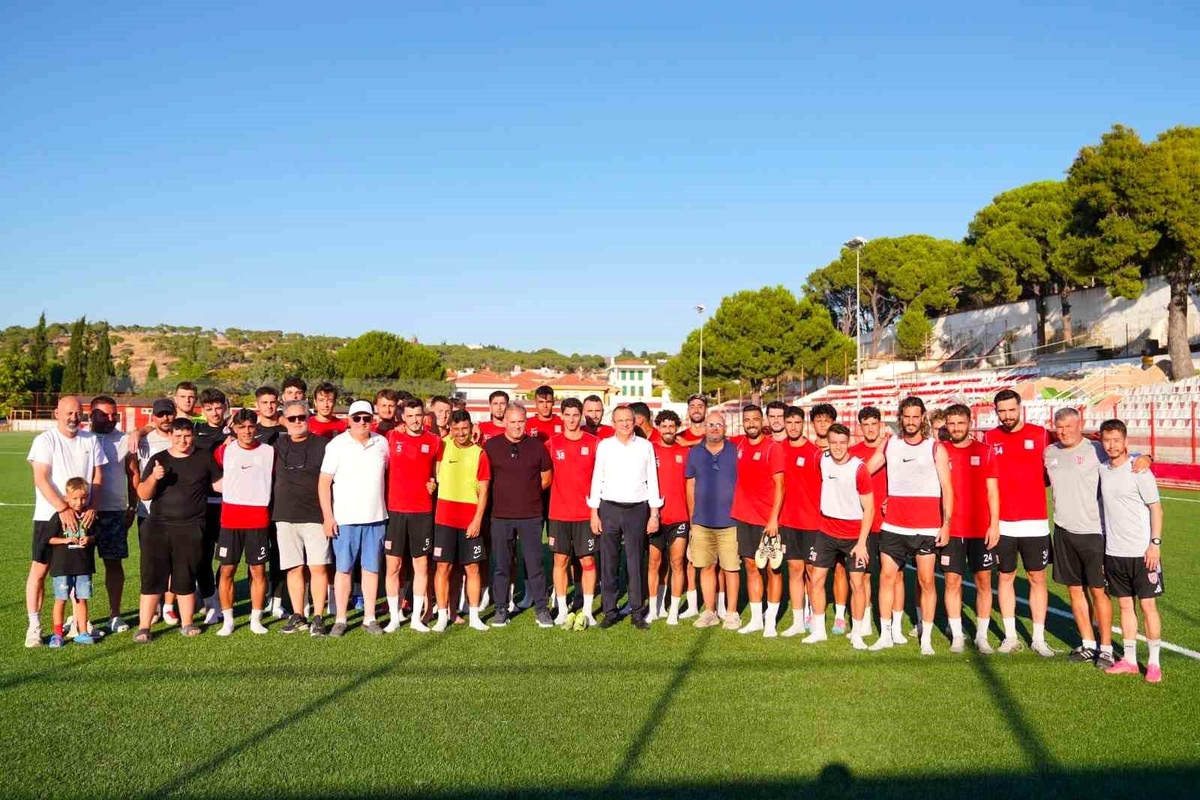 Başkan Ergin\'den Ayvalık gücü Belediyespor\'a moral ziyareti