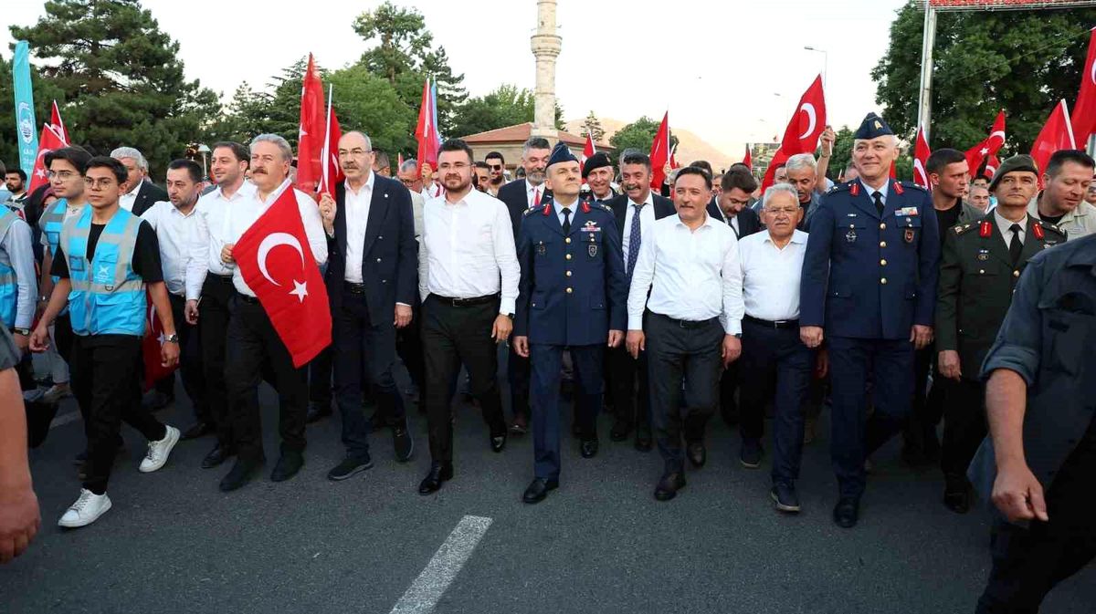Kayseri iş dünyası, 15 Temmuz\'un 10. yıl dönümünde Demokrasi Çadırı\'nda buluştu