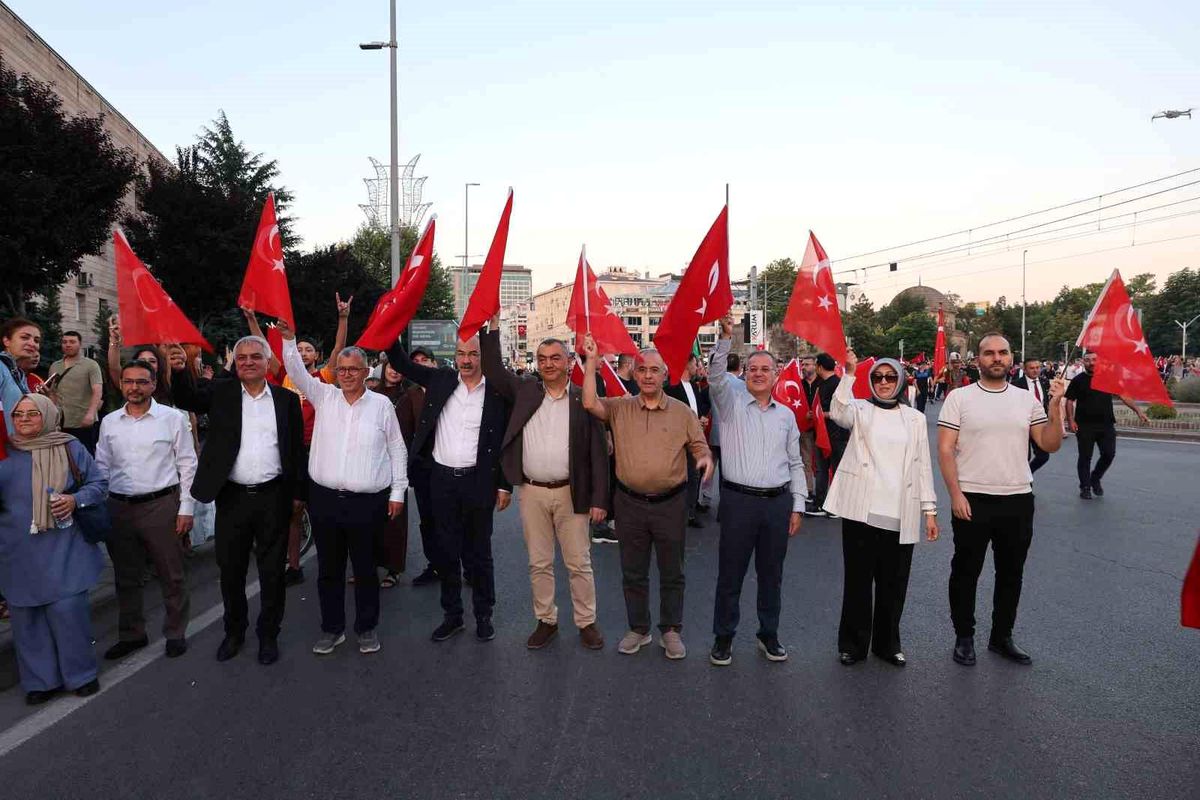 Hacılar Belediye Başkanı 15 Temmuz Demokrasi Nöbeti\'ne Katıldı