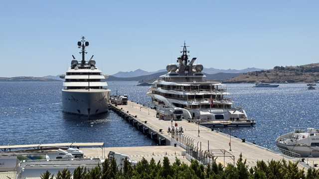 Bodrum'a demir atan iki lüks yat, toplam 615 ton yakıt aldı