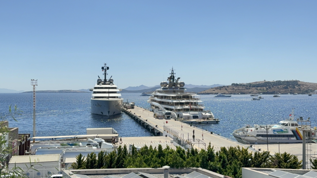 Bodrum'a demir atan iki lüks yat, toplam 615 ton yakıt aldı
