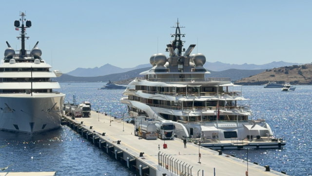 Bodrum'a demir atan iki lüks yat, toplam 615 ton yakıt aldı