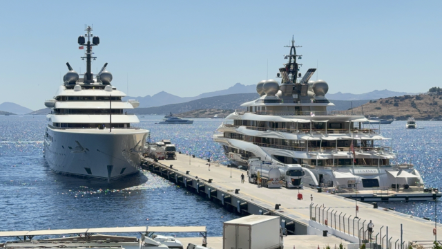 Bodrum'a demir atan iki lüks yat, toplam 615 ton yakıt aldı