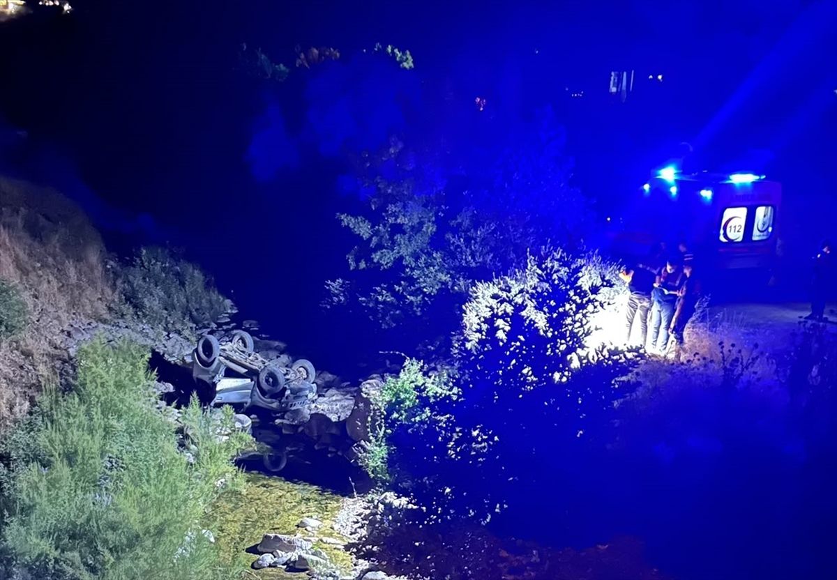 Çanakkale\'de Cip Dere Yatağına Devrildi: Sürücü Hayatını Kaybetti