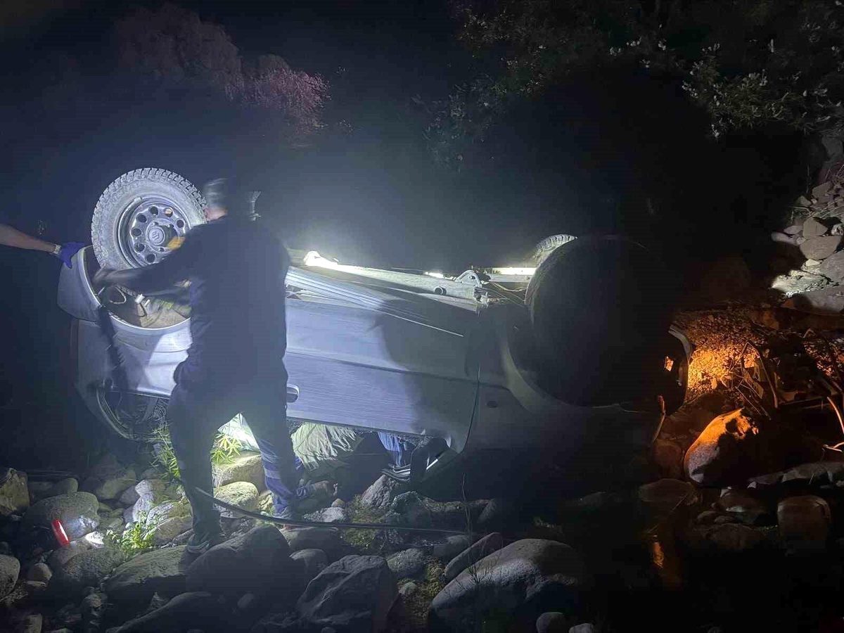 Çanakkale\'de Dereye Uçan Araçta Sürücü Hayatını Kaybetti