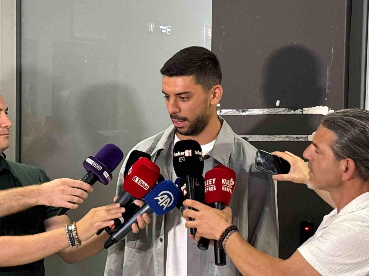Cenk Özkaçar, Trabzonspor\'a Katıldı