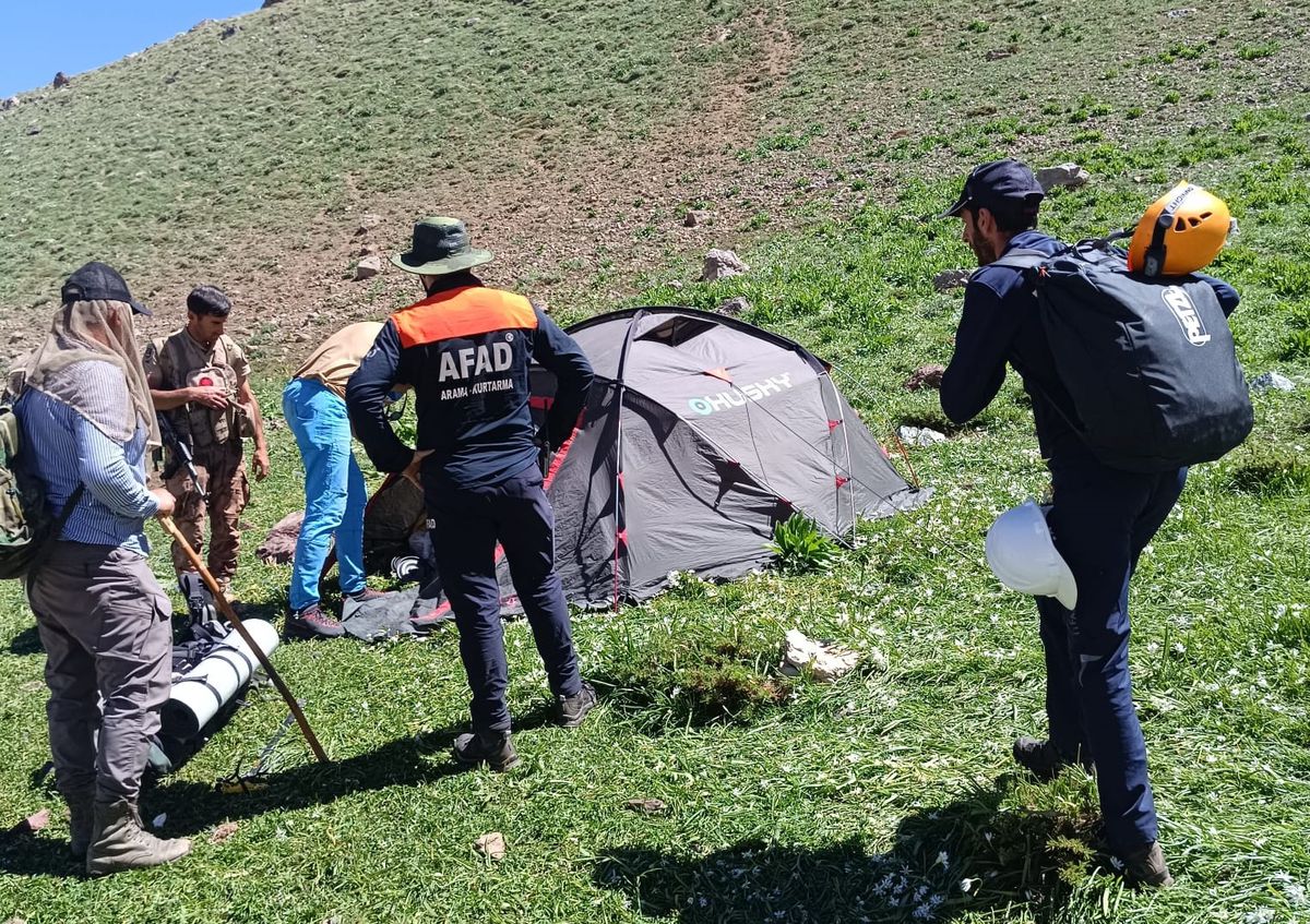 Hakkari\'de Kayıp Dağcı Işık İçin Arama Çalışmaları Devam Ediyor
