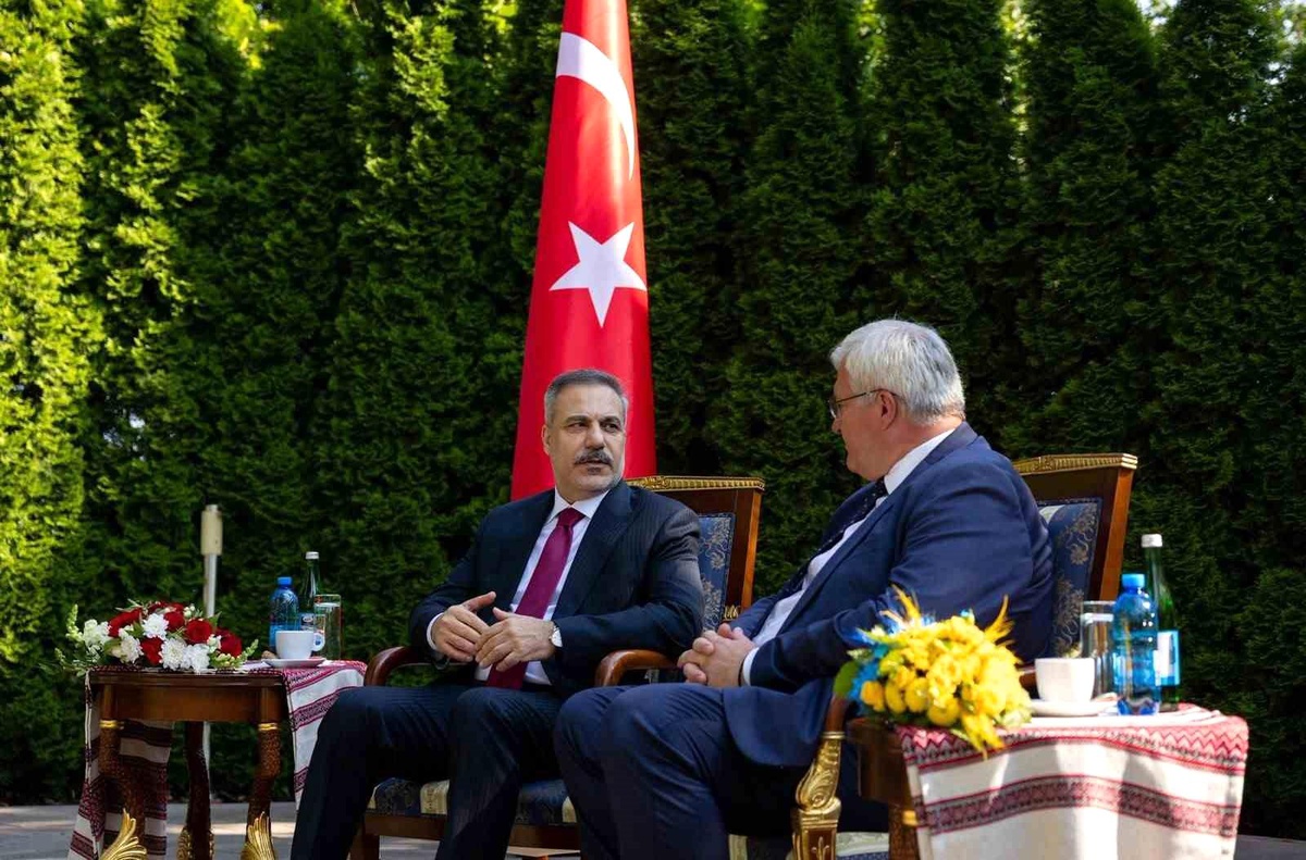 Hakan Fidan Kiev\'de Andriy Sibiha ile Görüştü