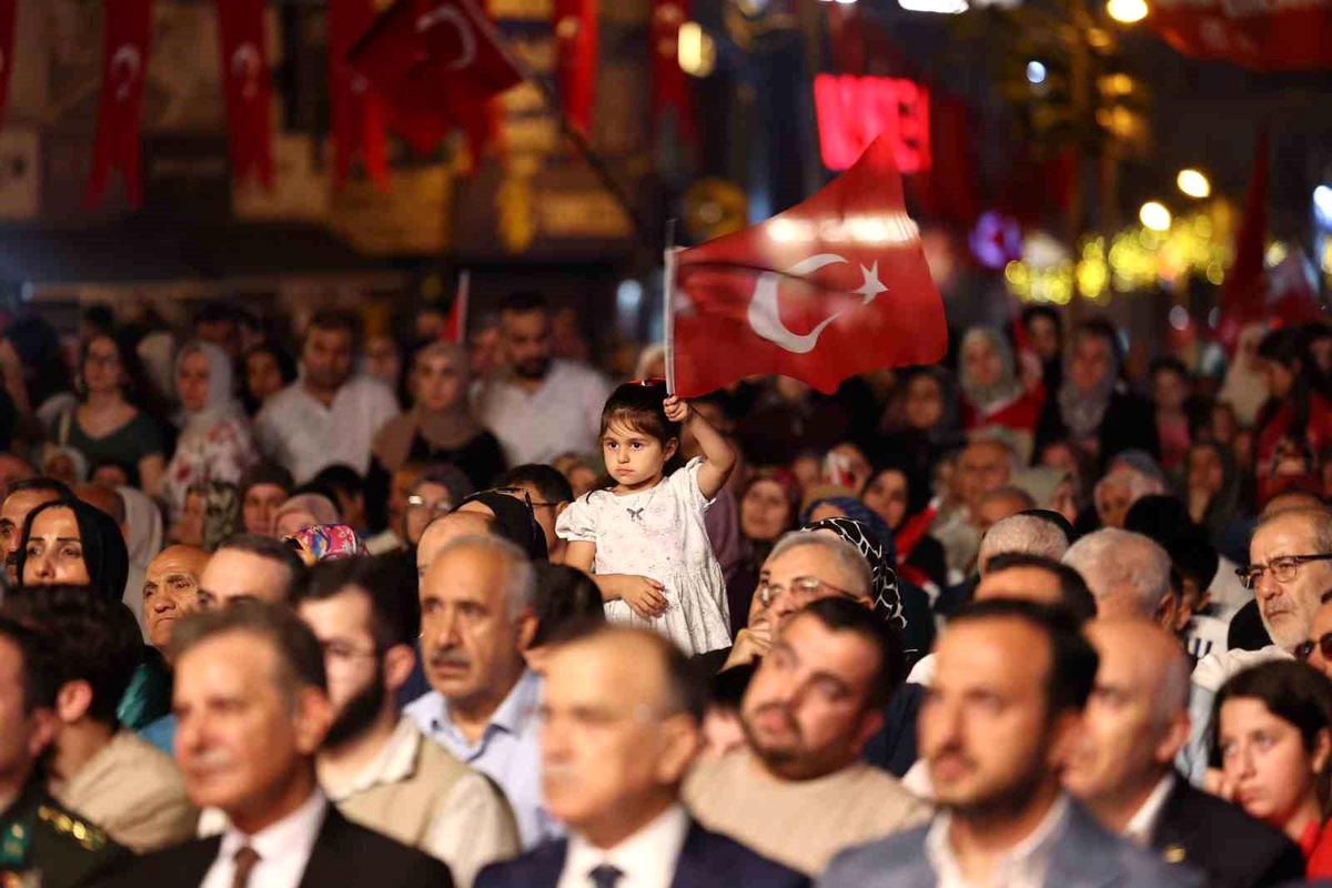 Esenler\'de 15 Temmuz\'un 10. yılında anma yürüyüşü