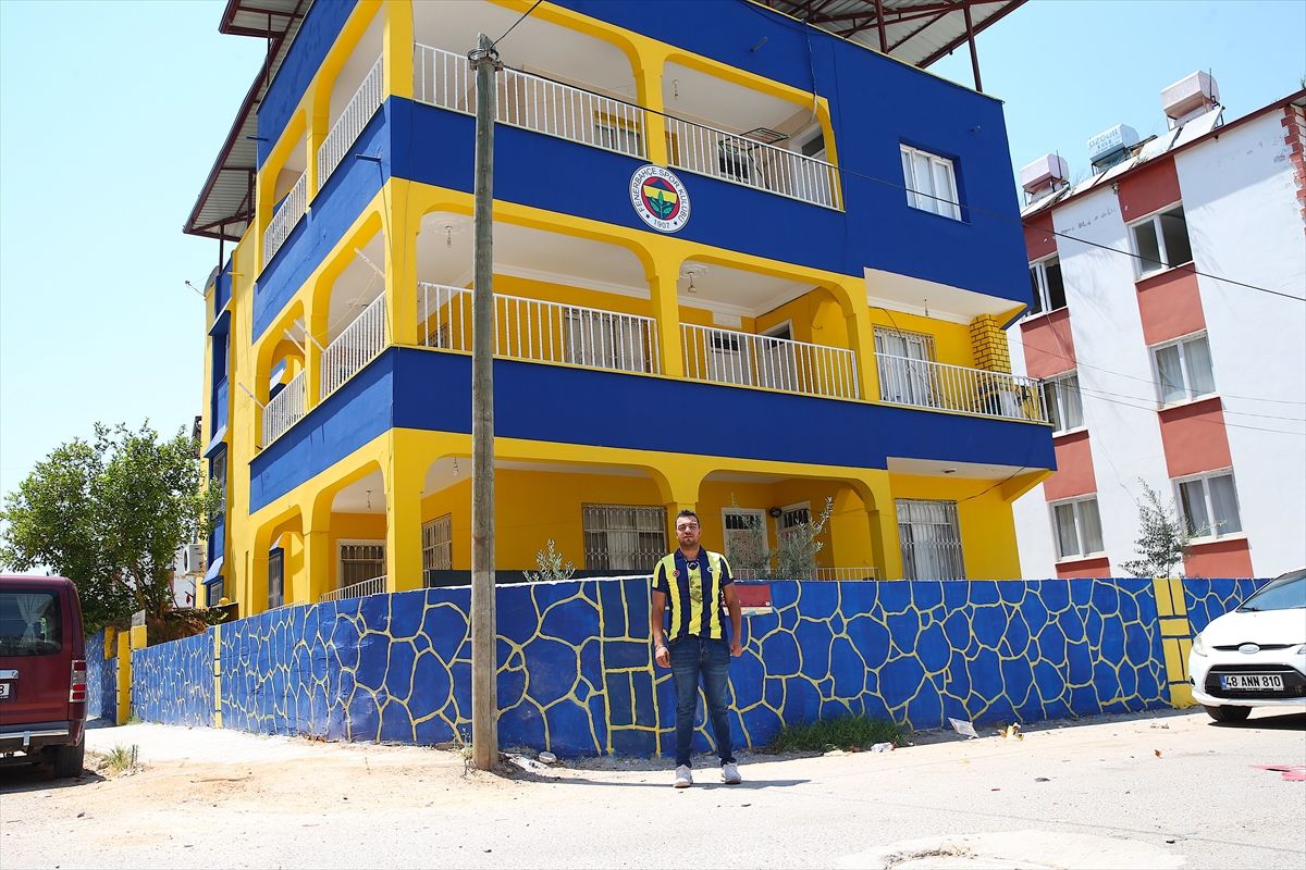 Reyhanlı'da Fenerbahçe tutkusu: Apartman 'Fenerbahçe konutu' oldu