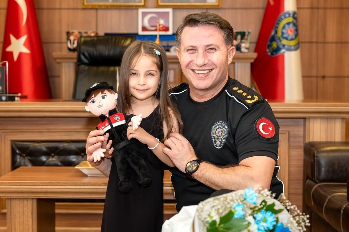 Bilecik\'te Gazi Kızına Yunus Polis Bebeği Hediyesi